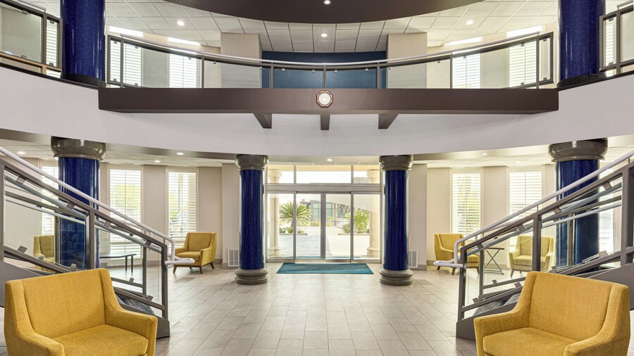 Holiday Inn Express and Suites Bakersfield Central by IHG