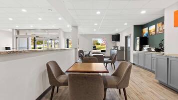 Free daily continental breakfast