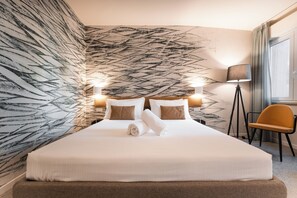 Suite familiar | Cobrellits, minibar, caixa forta a l'habitació i escriptori 