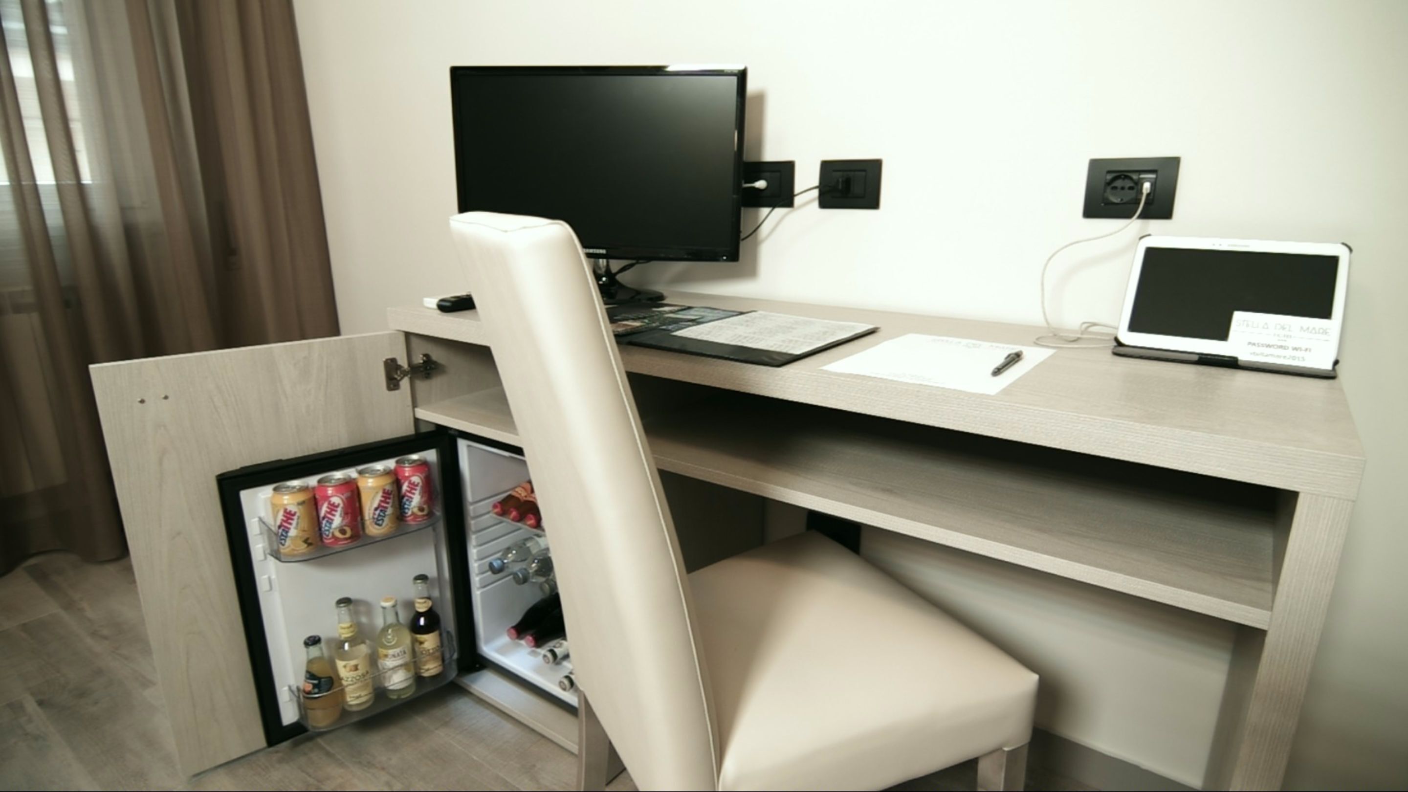 2 bedrooms, down duvets, minibar, in-room safe