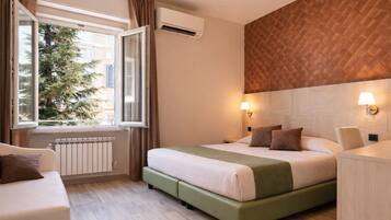 Rom – superior, 1 soverom (Plus) | Dundyner, minibar, safe på rommet og skrivebord