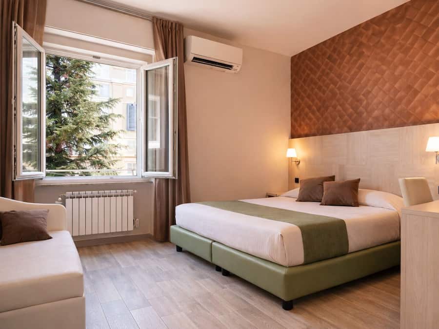 Quarto superior, 1 quarto (Plus) | Edredons de pluma, frigobar, cofres nos quartos, escrivaninha