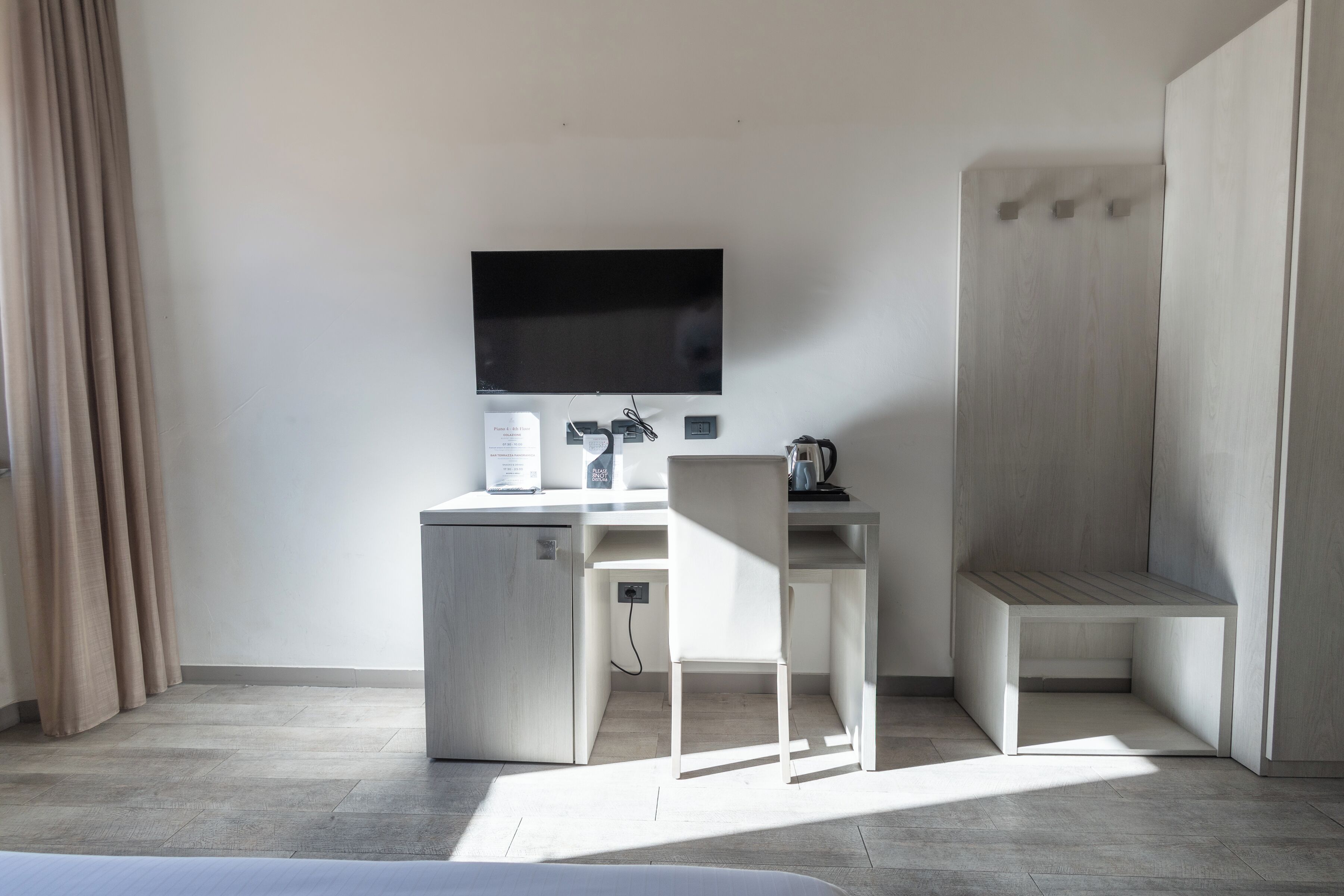 Cubrecamas, minibar, caja de seguridad en la habitación y escritorio 