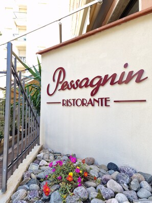 Lunch and dinner served, local cuisine - Albergo Stella Del Mare (Chiavari)