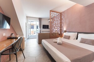 Down comforters, minibar, in-room safe, desk