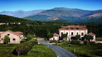 Vista frontal de la propiedad