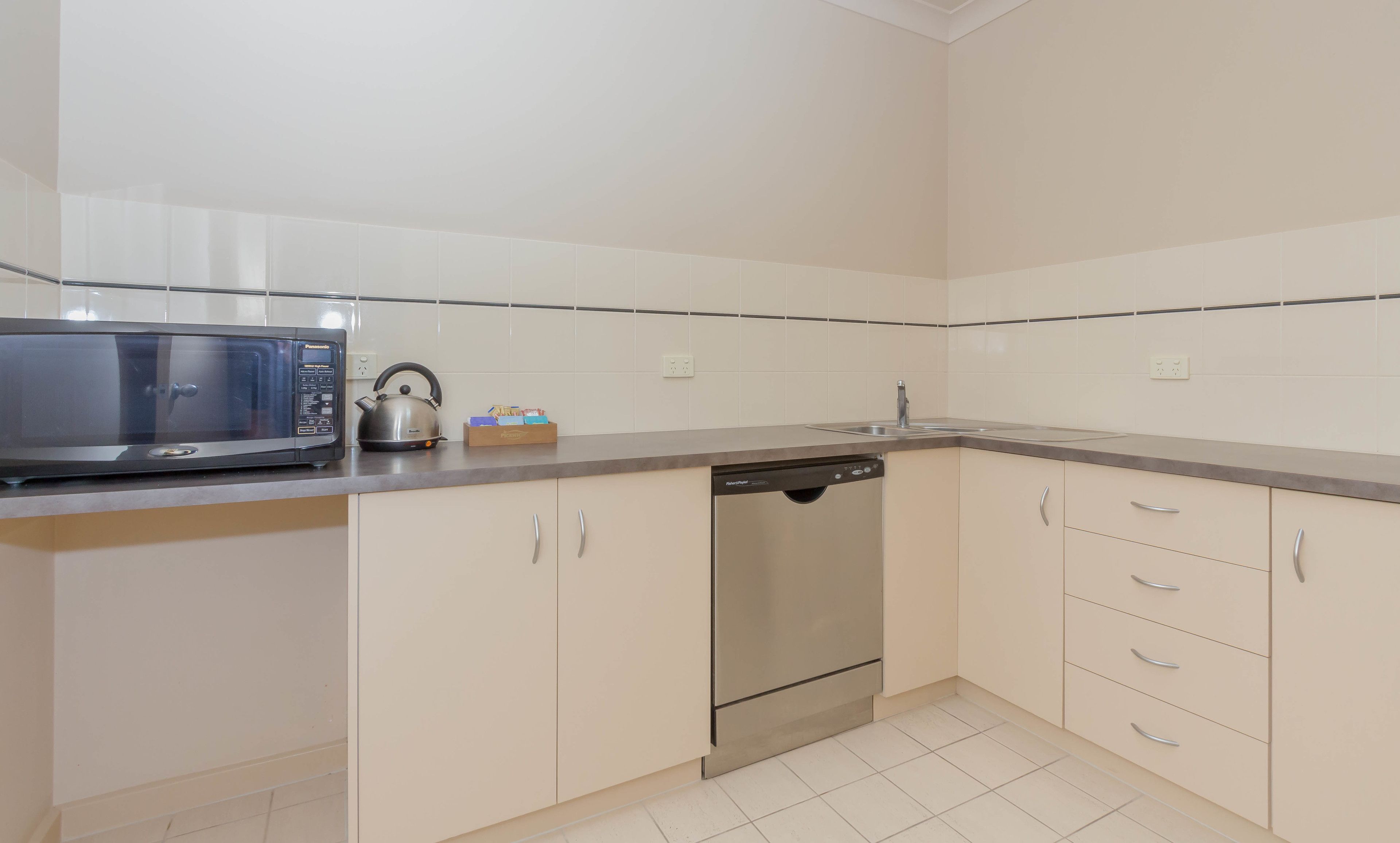 presidential spa suite | private kitchenette | fridge, coffee/tea maker, electric kettle, cookware/dishes/utensils