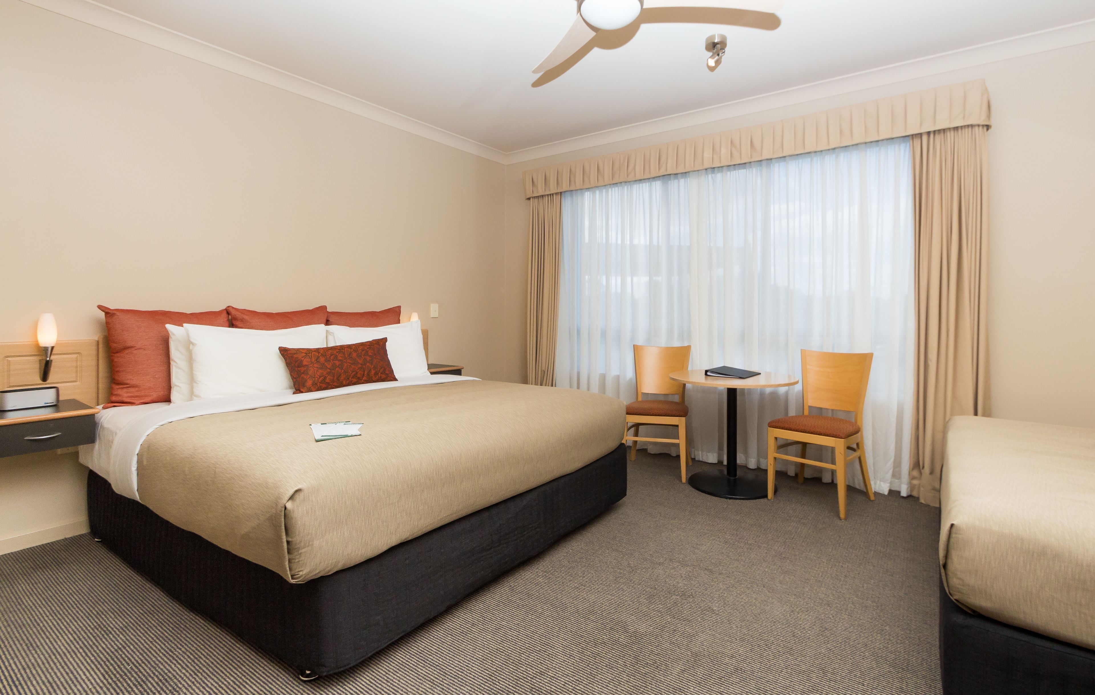 Lydisolert, strykejern/-brett, wi-fi (inkludert) og sengetøy