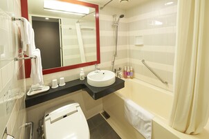 Combined shower/tub, free toiletries, hair dryer, slippers