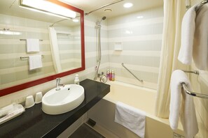 Combined shower/tub, free toiletries, hair dryer, slippers