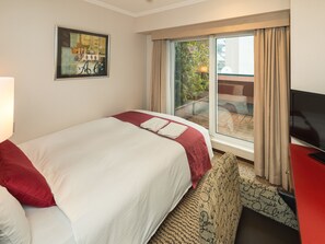 Double Room, Non Smoking, Terrace | Desk, blackout drapes, iron/ironing board, free WiFi