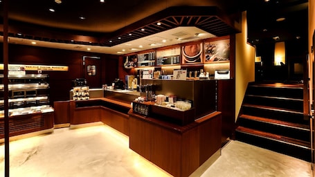 Coffee shop. Sotetsu Fresa Inn Tokyo-Akasaka