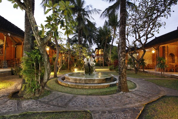 Garden view - Ida Inn (Kuta)