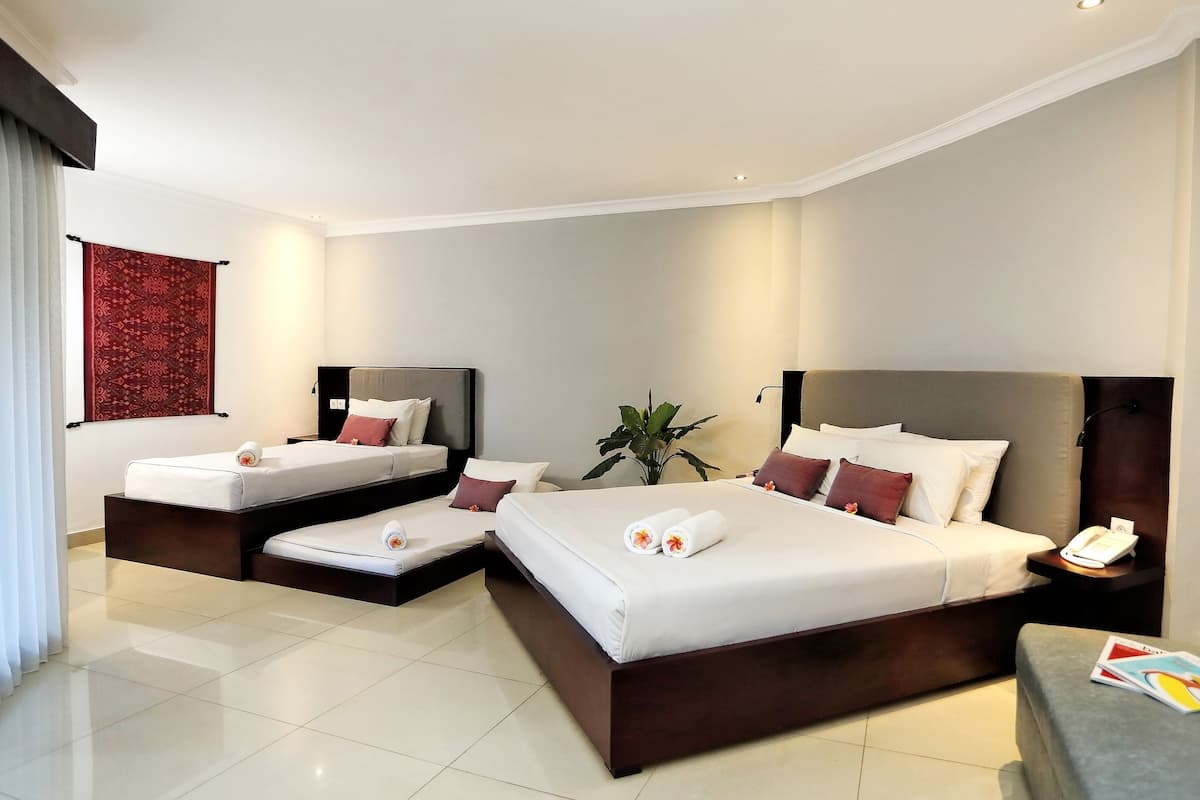 Superior Family Room | Free WiFi
