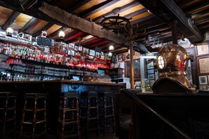 Bar (on property) - Hôtel de l'Univers (Saint-Malo)