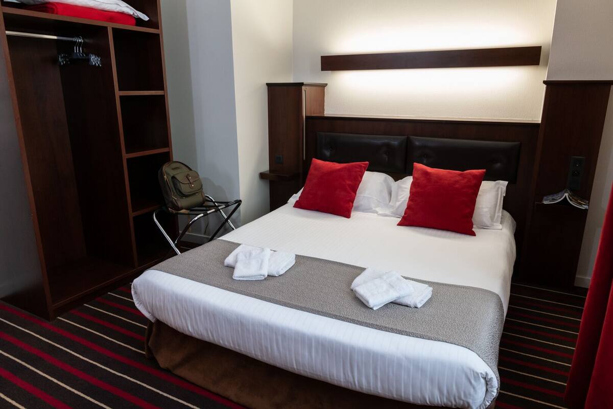 Premium bedding, Select Comfort beds, in-room safe, desk