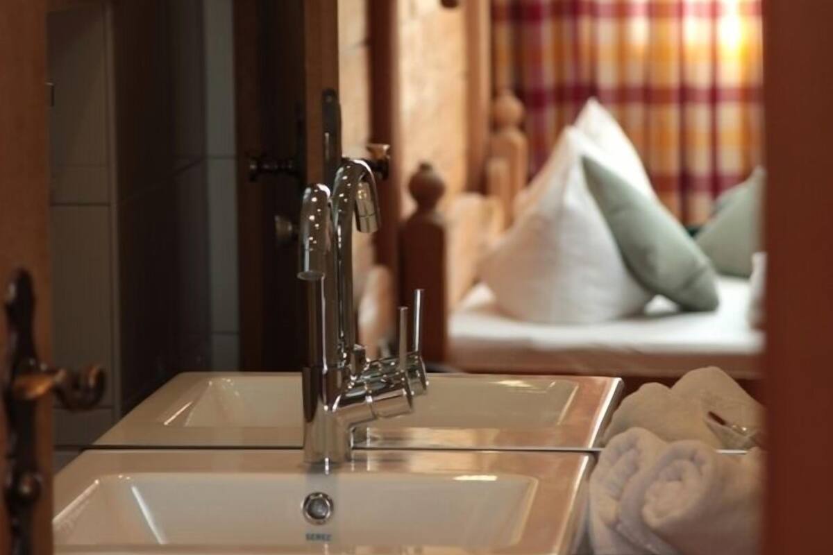 Double Room (Grüntenblick) | Bathroom sink