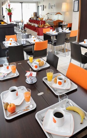 Desayuno buffet todos los días (con cargo) 