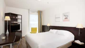 Premium bedding, desk, blackout drapes, soundproofing