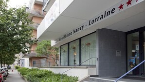 A building with a sign reading "Nancy - Lorraine Residhome". - Residhome Appart Hotel Nancy Lorraine (Nancy)