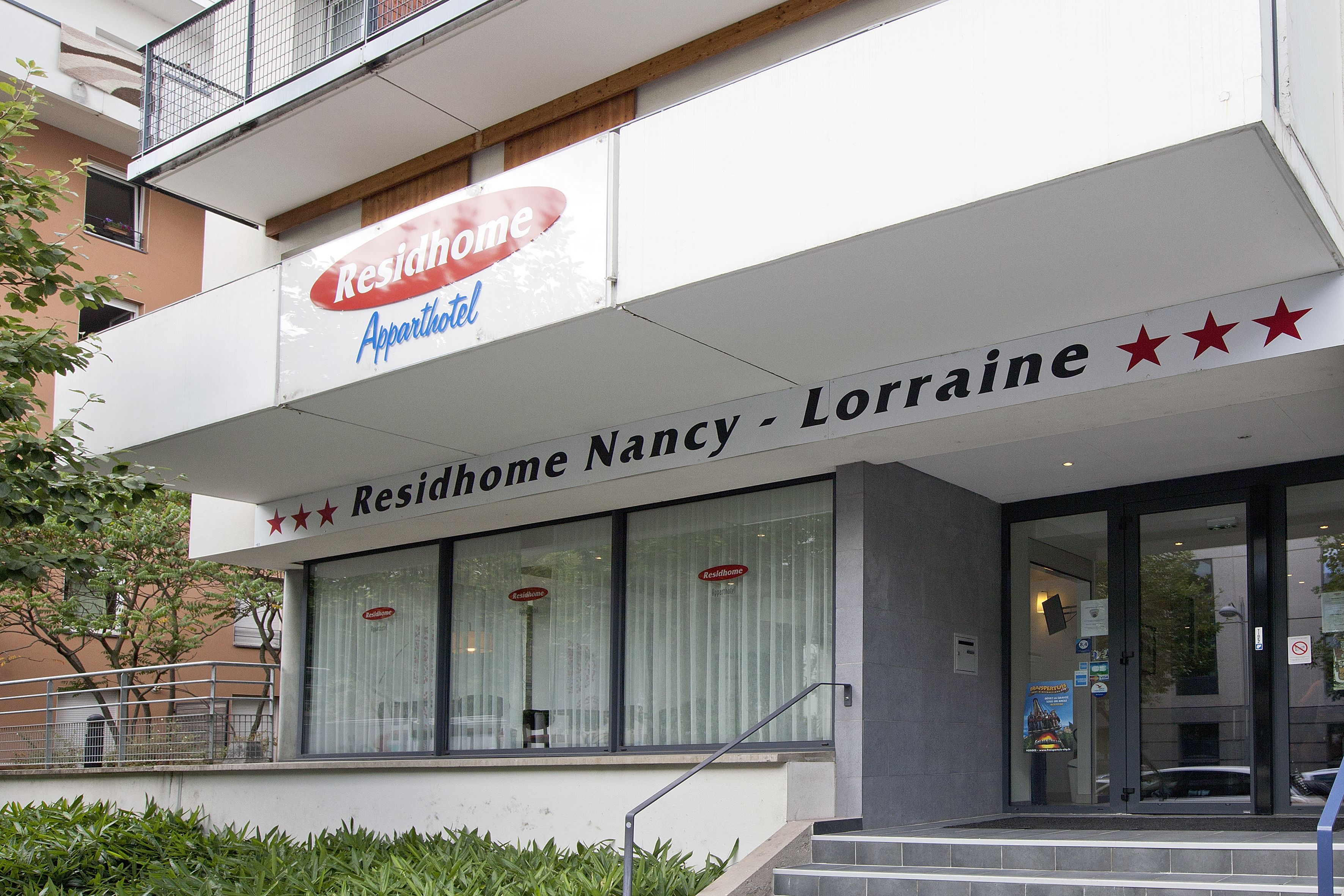 A building with a sign reading "Residhome Nancy - Lorraine" and three stars.