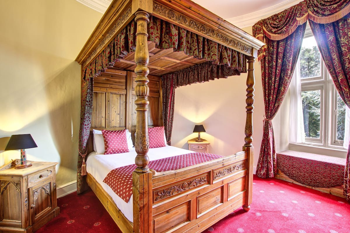 Suite superior, 1 cama matrimonial, para no fumadores (Four Poster Bed) | 1 habitación, decoración personalizada, muebles diferentes y escritorio