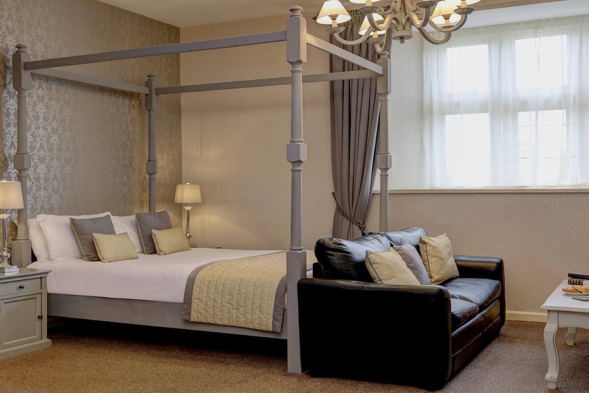 Habitación estándar, 1 cama matrimonial, para no fumadores (Four Poster Bed) | Escritorio, espacio para trabajar con laptop, wifi gratis y despertador