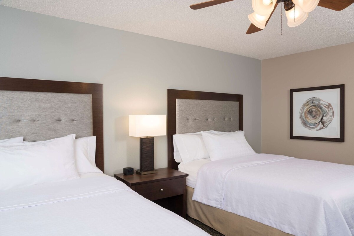 Premium bedding, in-room safe, desk, blackout curtains