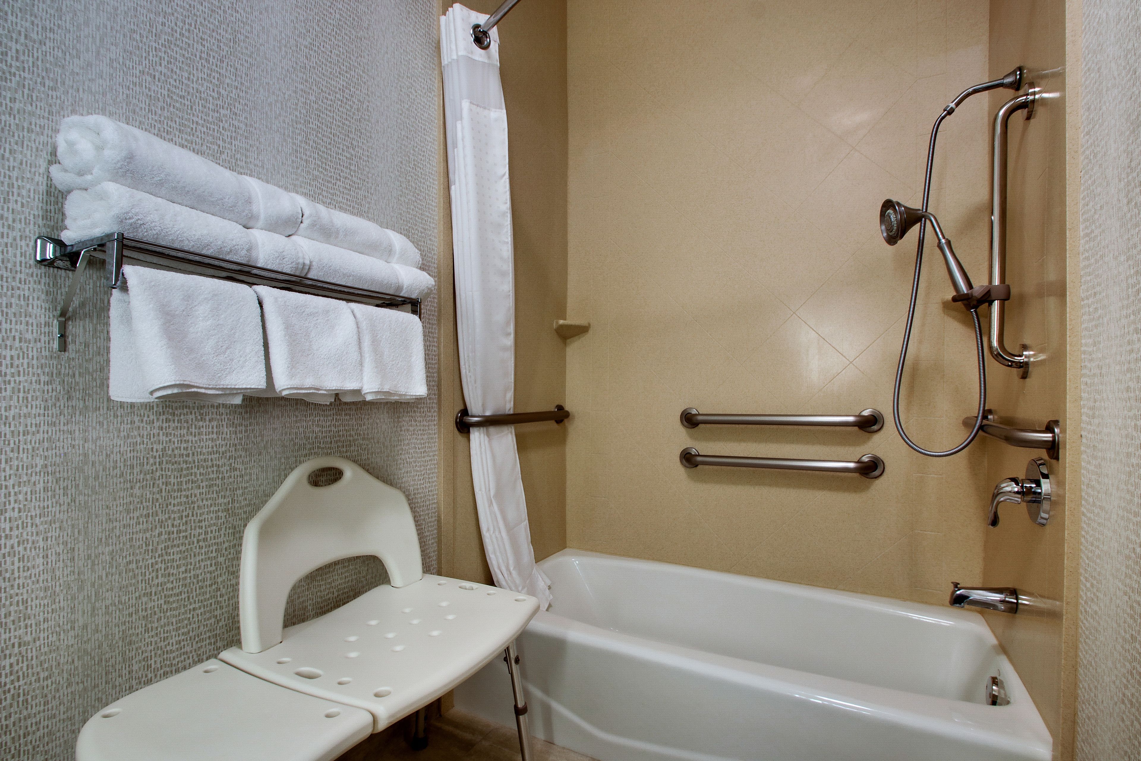 suite, 1 king bed, accessible | bathroom | combined shower/bathtub, hair dryer, towels