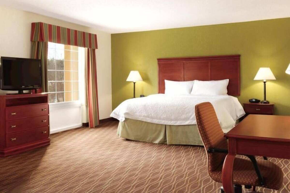 Down duvets, desk, blackout curtains, soundproofing