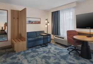 Standard Room | Living area - Hampton Inn & Suites Greenfield (Greenfield)