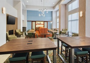 Lobby - Hampton Inn & Suites Greenfield (Greenfield)