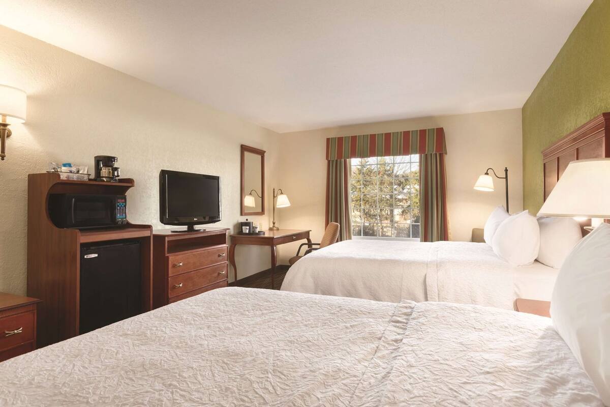 Down duvets, desk, blackout curtains, soundproofing