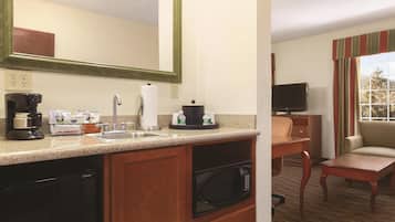 One king studio non smoking | Down comforters, desk, blackout drapes, soundproofing