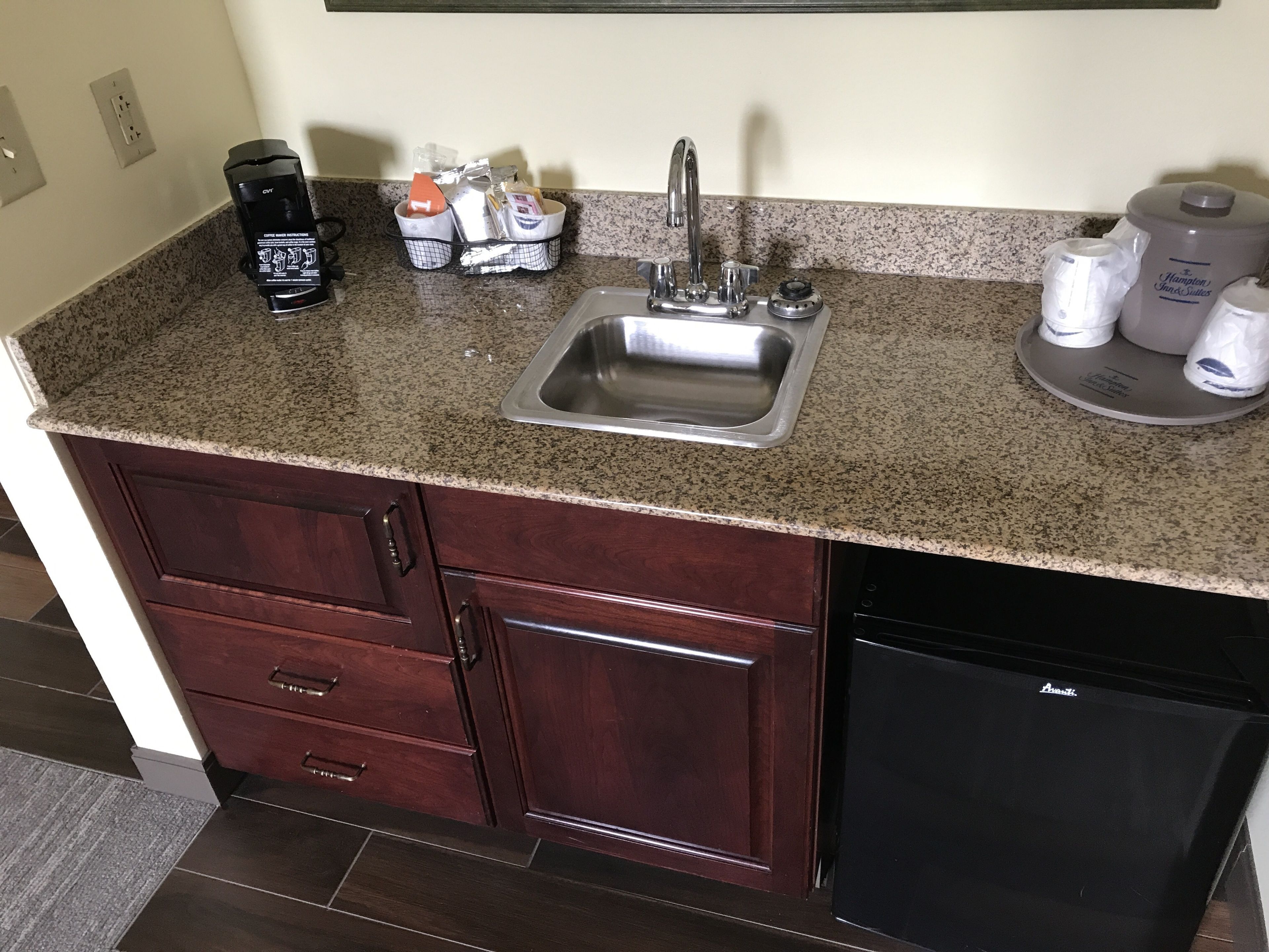 suite, 1 king bed, accessible, non smoking | private kitchenette | fridge, coffee/tea maker