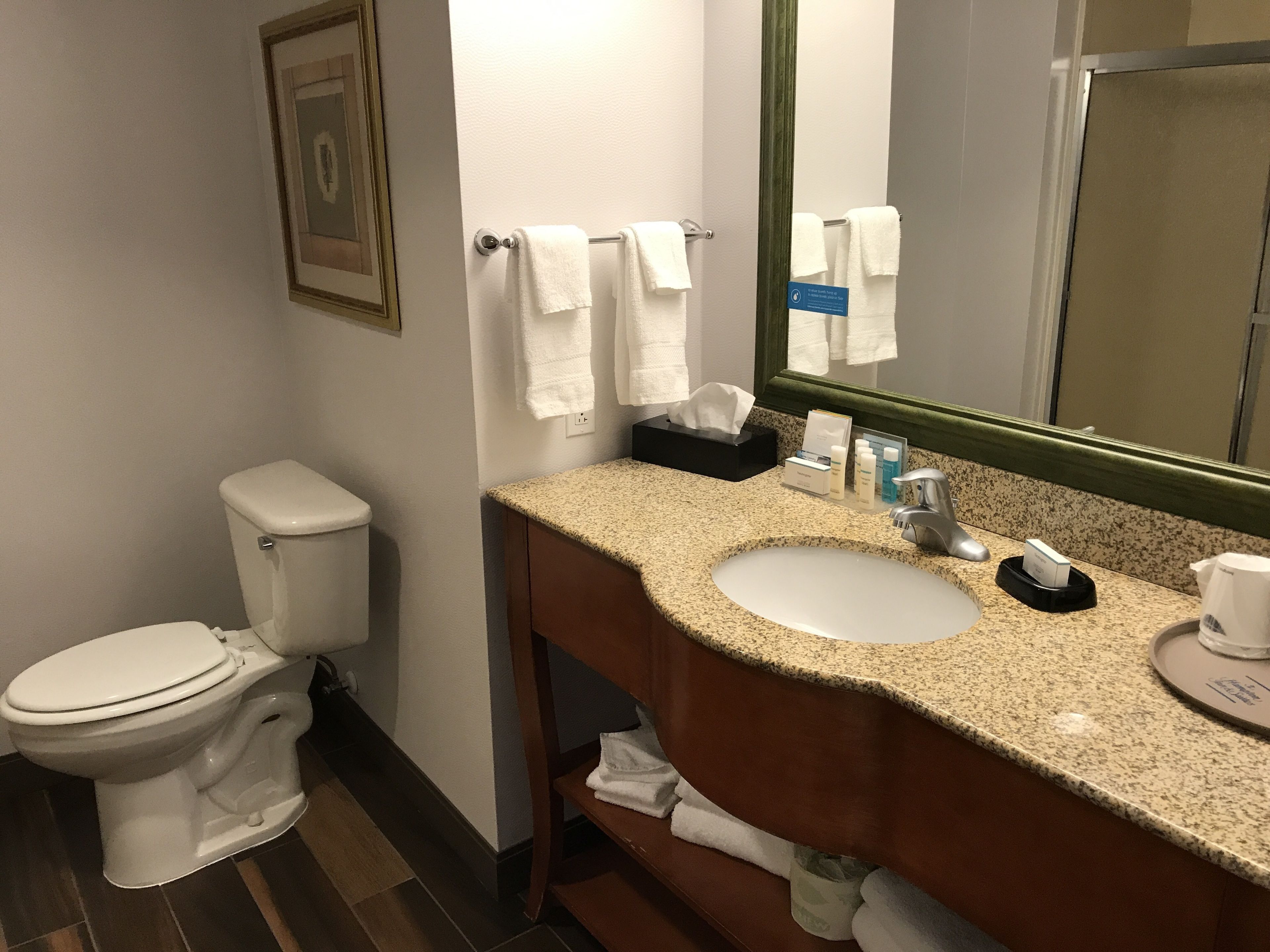 Habitación, 1 cama King size, para no fumadores | Baño | Amenidades de baño gratuitas, secadora de cabello, toallas, jabón 