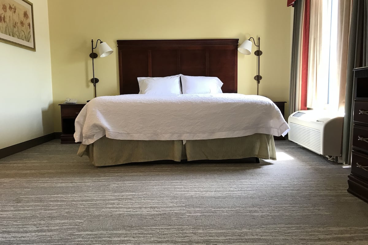 studio, 1 king bed, non smoking | in-room safe, desk, blackout curtains, iron/ironing board