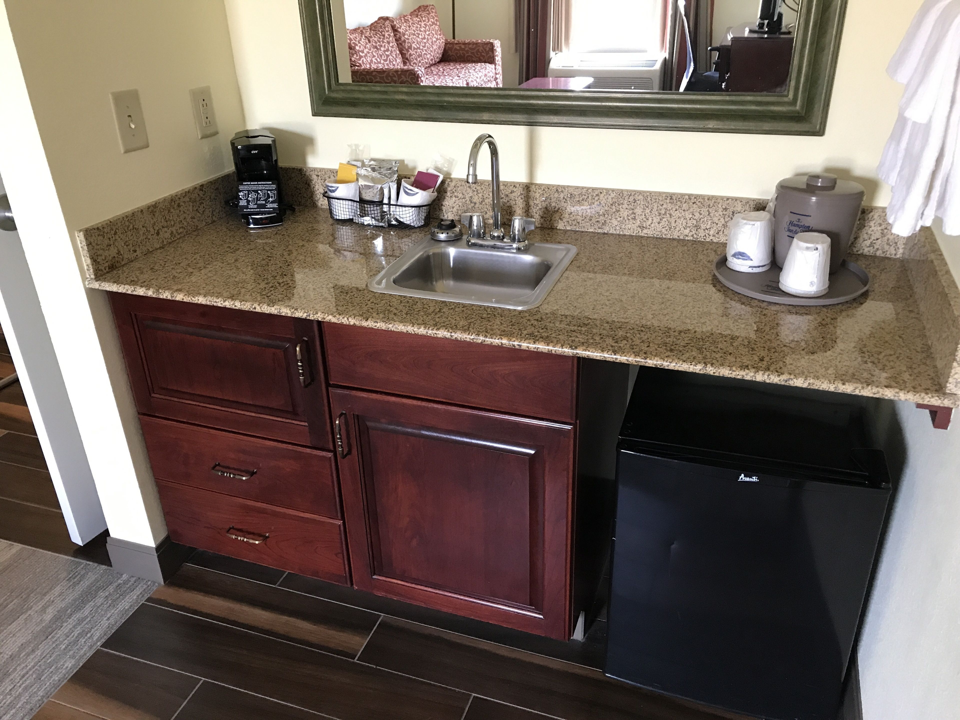 suite, 1 king bed, non smoking, jetted tub | private kitchenette | fridge, coffee/tea maker