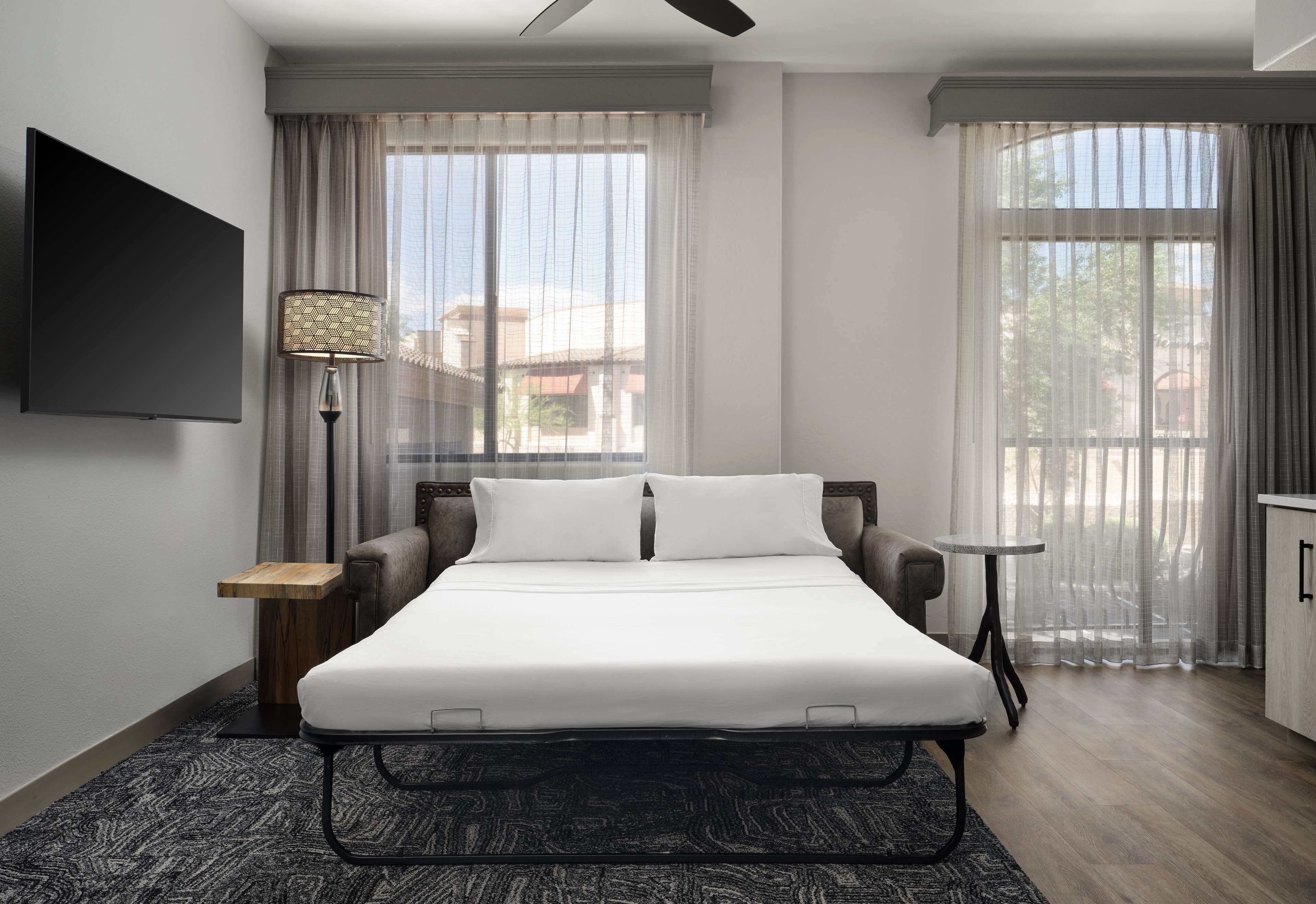 suite, 1 king bed, non smoking (conference) | premium bedding, in-room safe, desk, laptop workspace