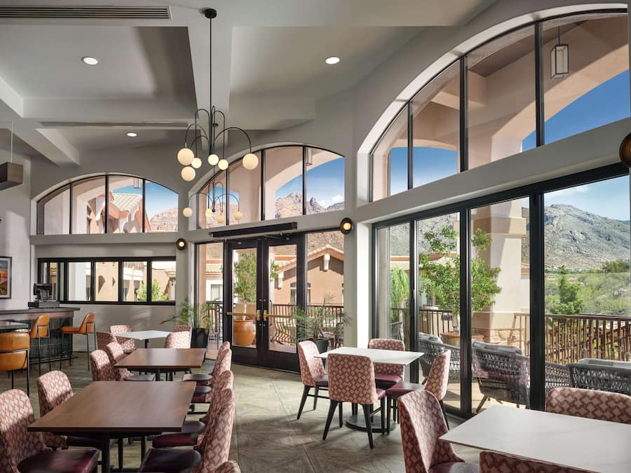 Petit déjeuner, déjeuner et dßner servis sur place