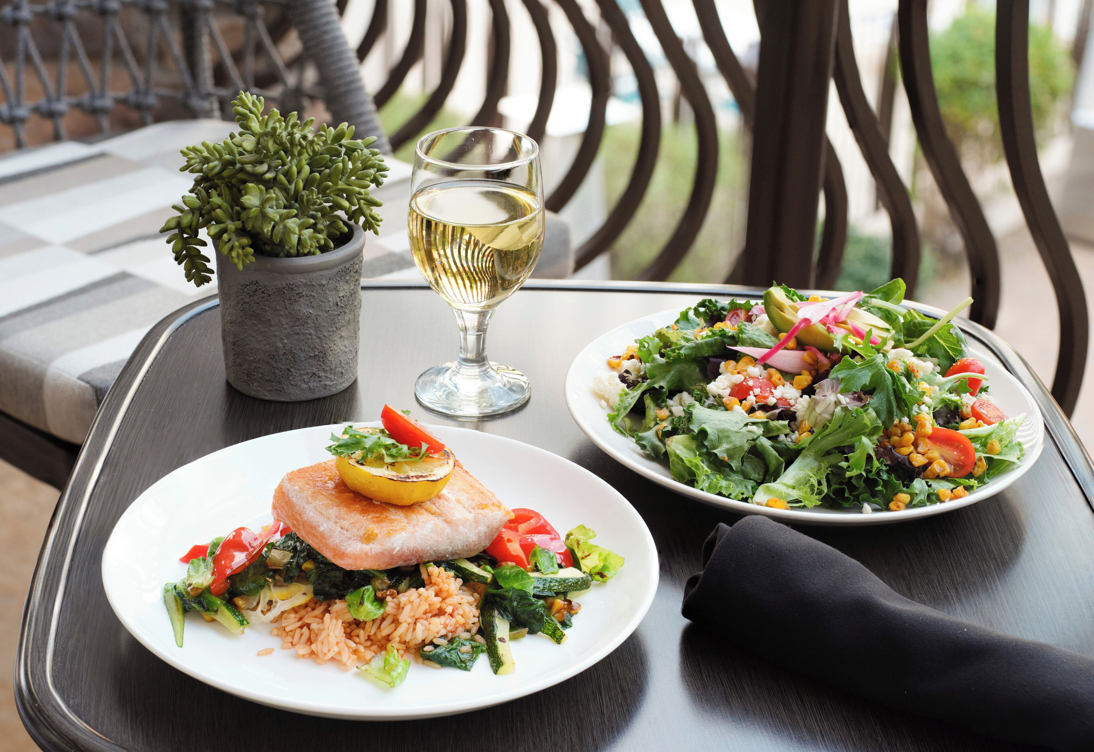 Breakfast and dinner served