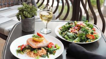 Café da manhã e jantar