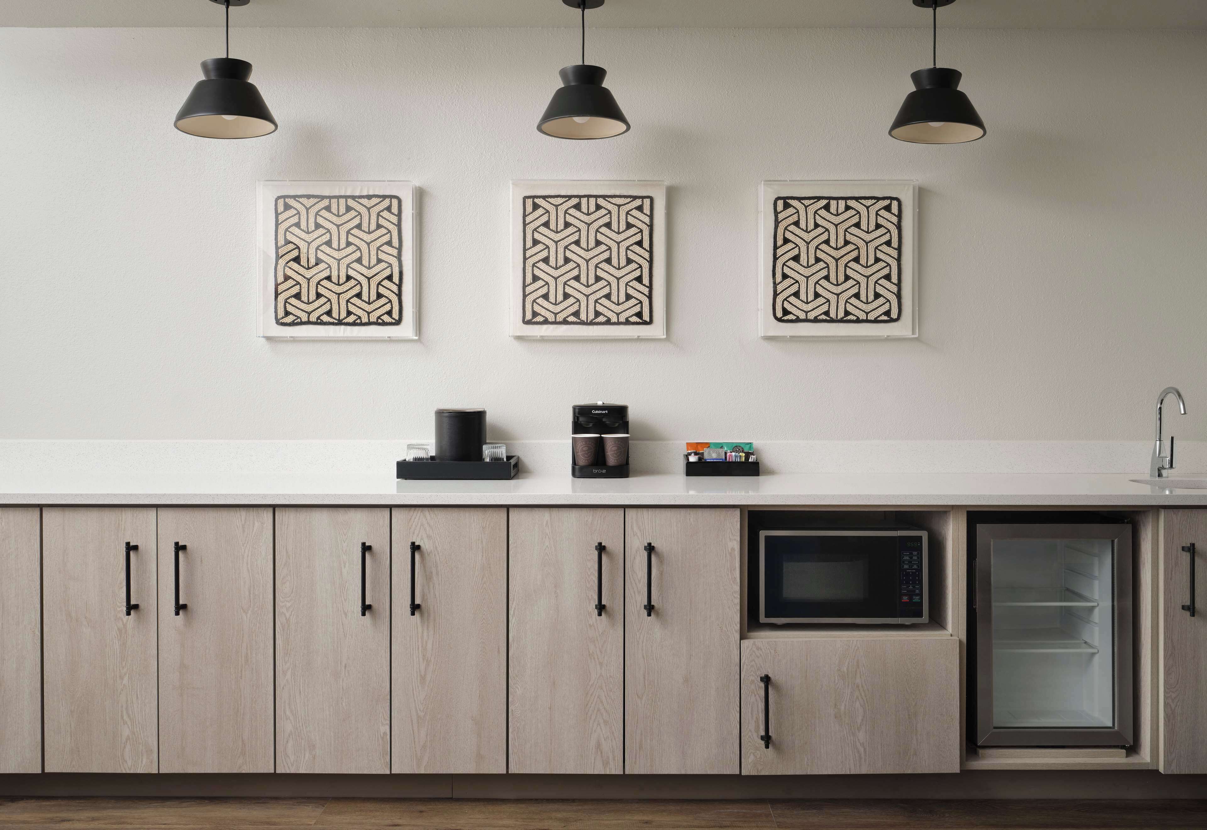 suite, 1 king bed, non smoking (conference) | premium bedding, in-room safe, desk, laptop workspace