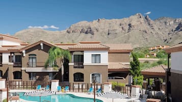 Matrimonial grande, vistas a la piscina | Vistas desde la habitación