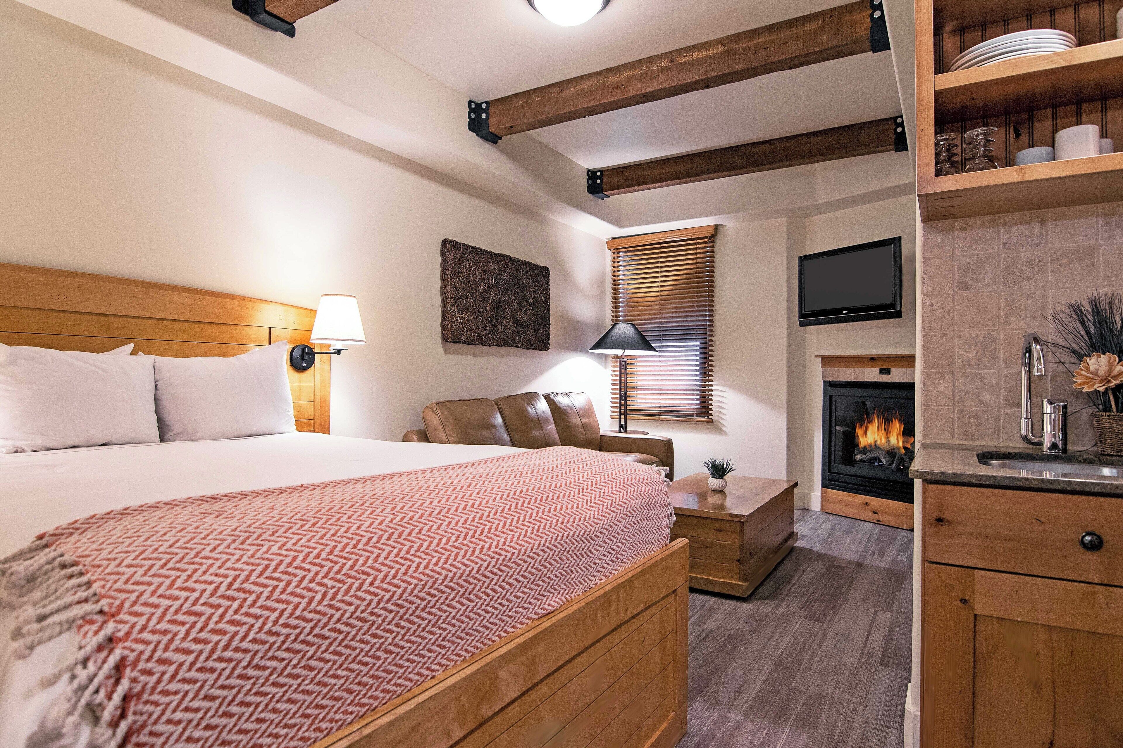 Standard Room, 1 Queen Bed with Sofa bed | Private kitchen | Coffee/tea maker, shared microwave, toaster, paper towels