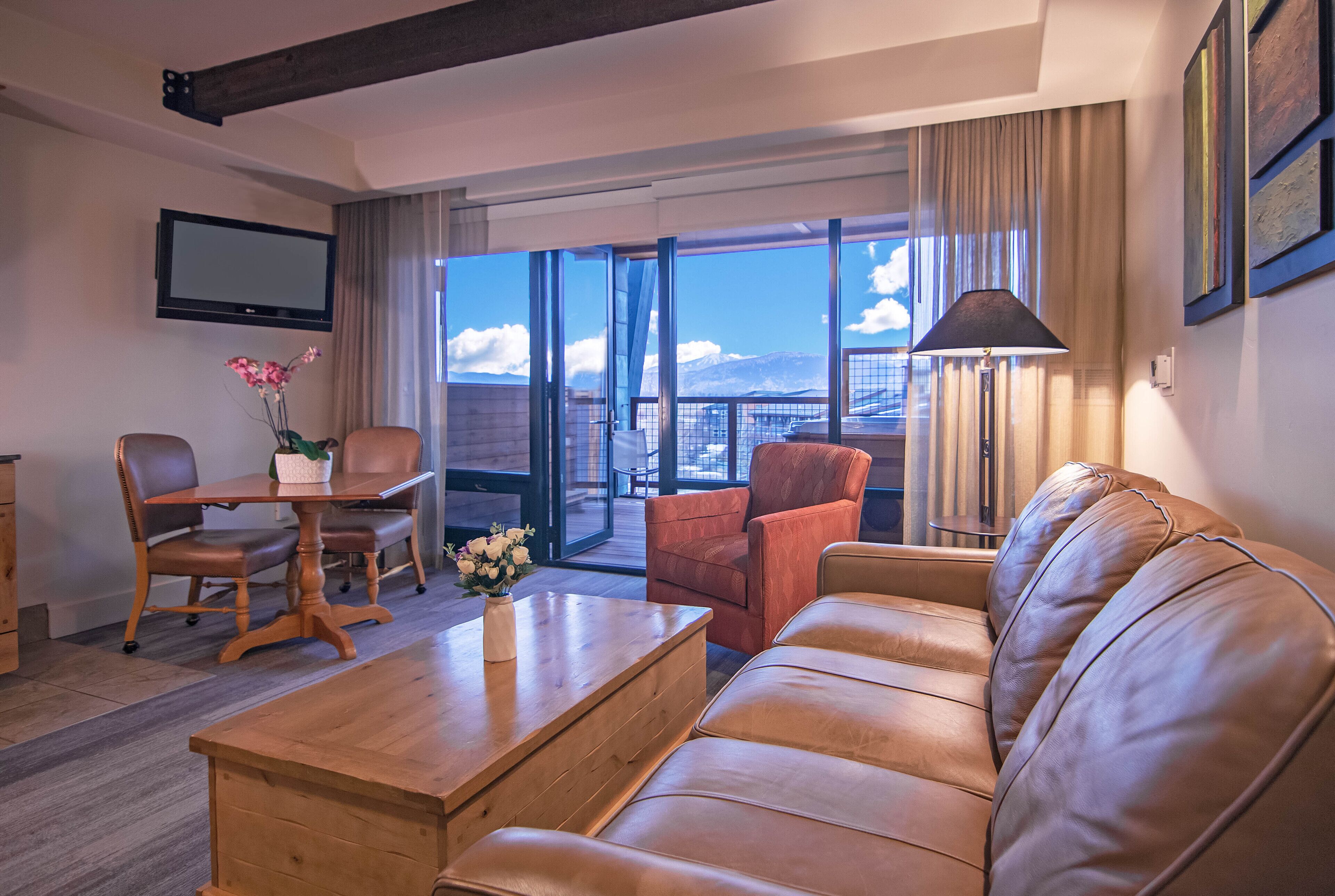 luxury studio, 1 king bed with sofa bed, hot tub | 2 bedrooms, premium bedding, in-room safe, laptop workspace