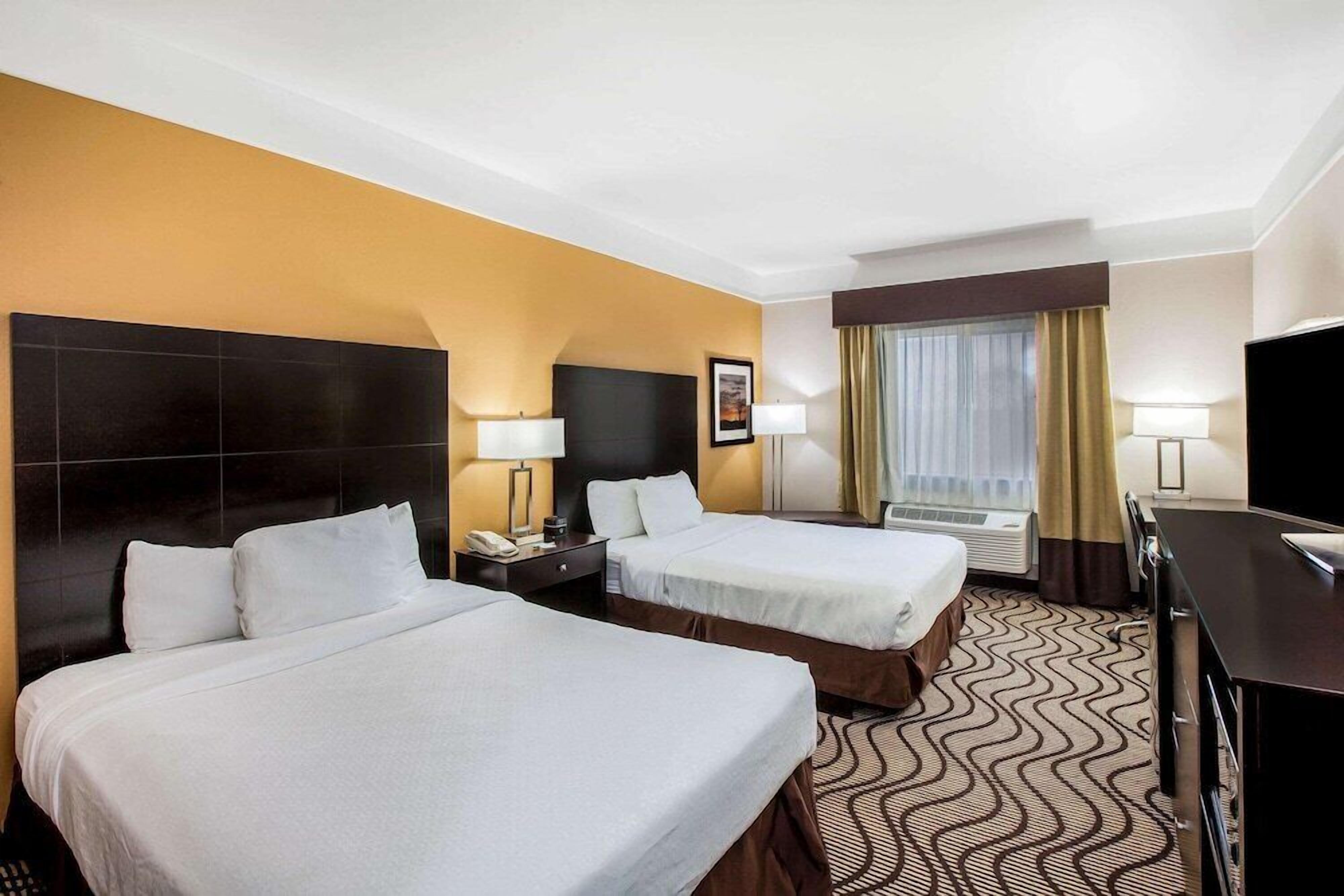 Premium bedding, individually furnished, desk, iron/ironing board