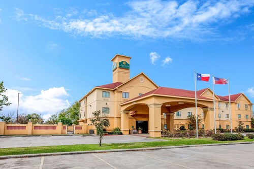 La Quinta Inn & Suites by Wyndham Pasadena