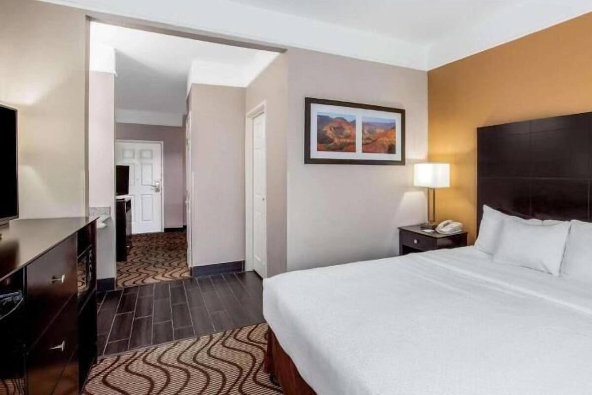 Premium bedding, individually furnished, desk, iron/ironing board