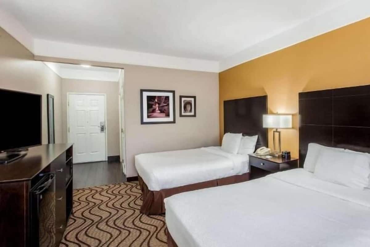 Premium bedding, individually furnished, desk, iron/ironing board